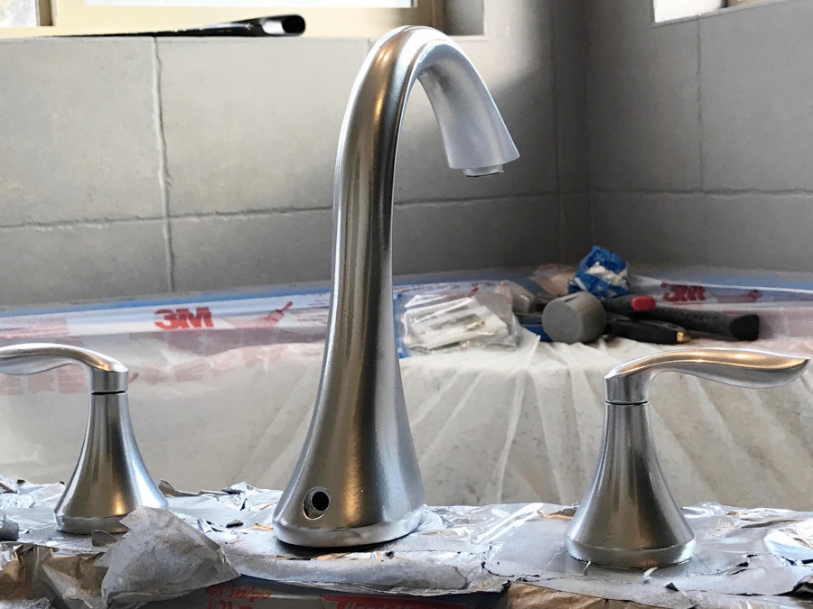 Bathroom Vanity And Painted Faucets, How To Spray Paint Chrome Bathroom Fixtures