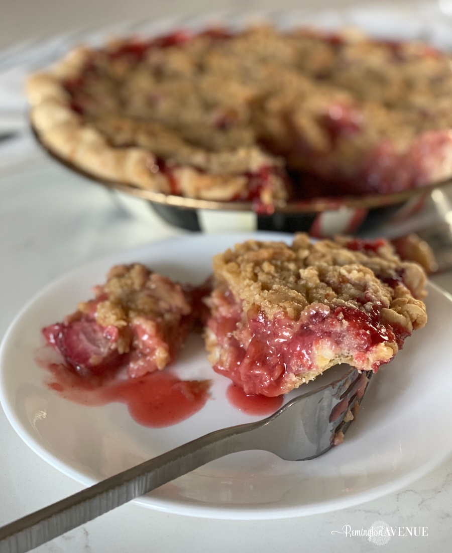 grandmas berry rhubarb pie