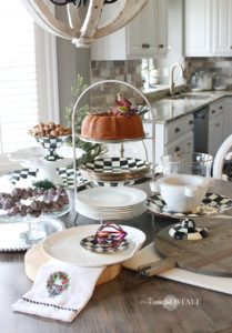Tips for organizing and styling a buffet table 1