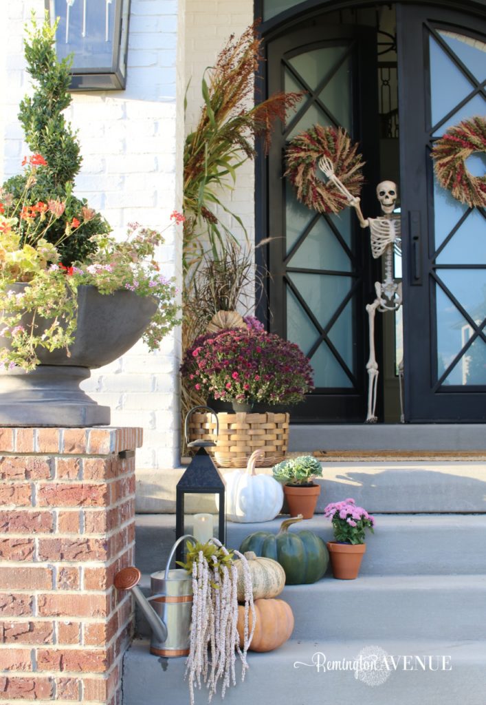 5 must haves for a fall front porch