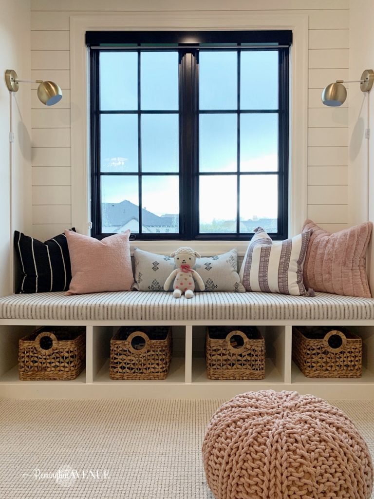 The perfect reading space: 4 ingredients to a cozy window seat ...