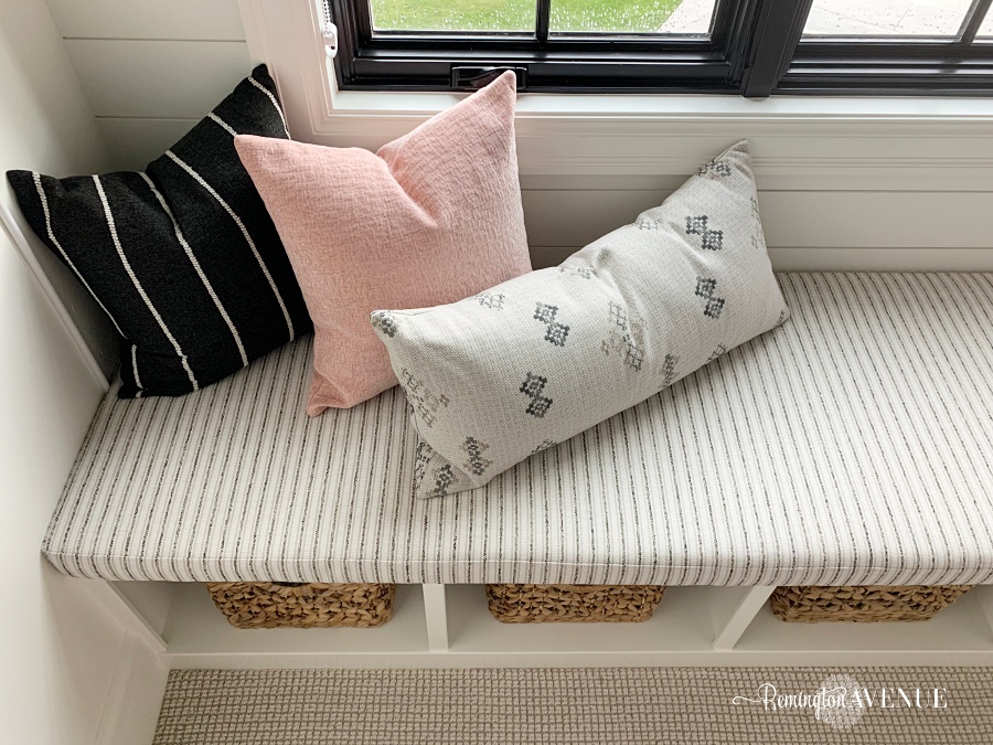 The perfect reading space- 4 ingredients to a cozy window seat 