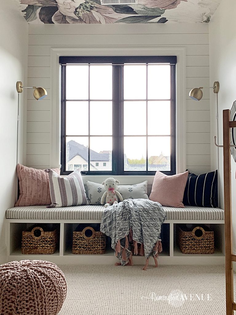 The perfect reading space: 4 ingredients to a cozy window seat