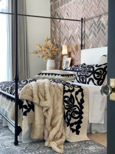 fall bedding- layer up with black and white quilt